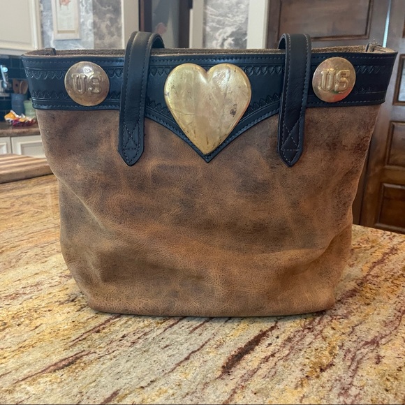 LEATHER TOTE BAG WITHE VINTAGE CIVIL WAR CALVARY HEART BRIDLE ROSETTES - Picture 3 of 16